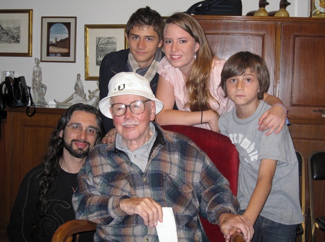 Con los nietos a los 90 años